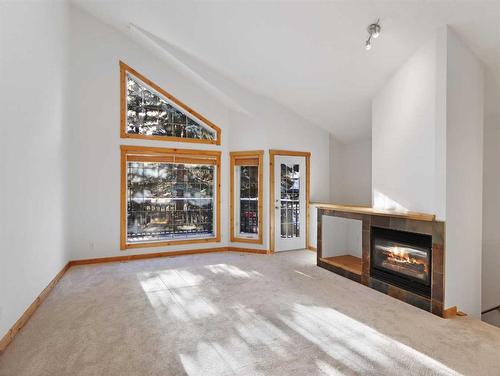 4-833 7Th Street, Canmore, AB - Indoor With Fireplace