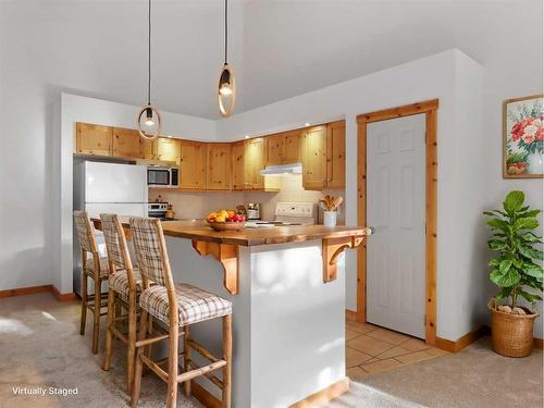 4-833 7Th Street, Canmore, AB - Indoor Photo Showing Kitchen