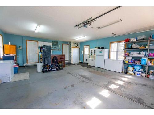 15 Maskuta Estates, Rural Yellowhead County, AB - Indoor Photo Showing Garage