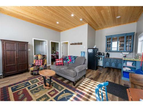 15 Maskuta Estates, Rural Yellowhead County, AB - Indoor Photo Showing Living Room