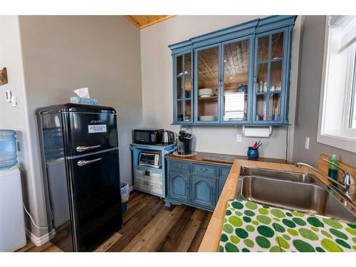 15 Maskuta Estates, Rural Yellowhead County, AB - Indoor Photo Showing Kitchen With Double Sink