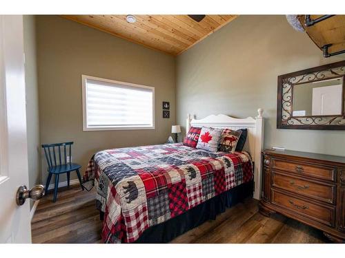 15 Maskuta Estates, Rural Yellowhead County, AB - Indoor Photo Showing Bedroom