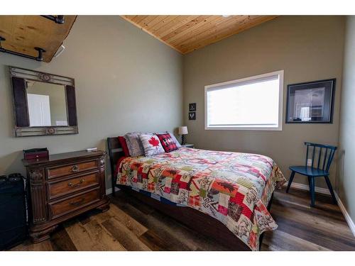 15 Maskuta Estates, Rural Yellowhead County, AB - Indoor Photo Showing Bedroom