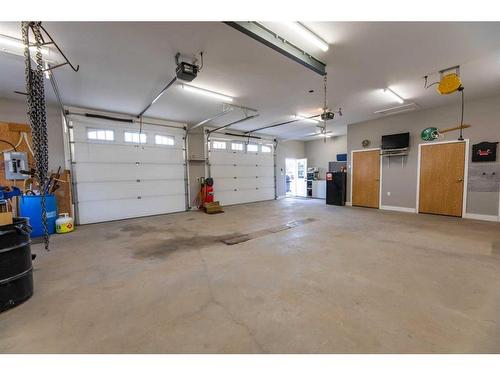 15 Maskuta Estates, Rural Yellowhead County, AB - Indoor Photo Showing Garage