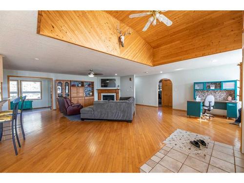 15 Maskuta Estates, Rural Yellowhead County, AB - Indoor Photo Showing Living Room