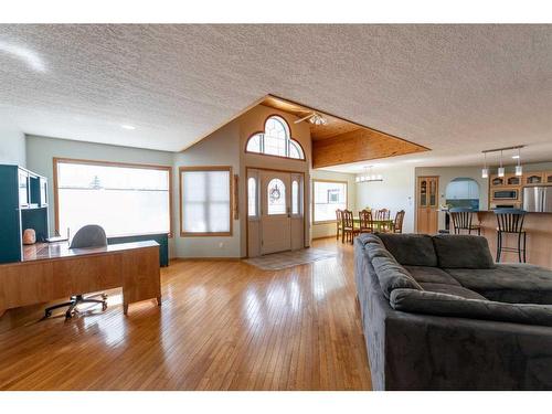 15 Maskuta Estates, Rural Yellowhead County, AB - Indoor Photo Showing Living Room