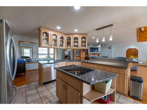 15 Maskuta Estates, Rural Yellowhead County, AB - Indoor Photo Showing Kitchen