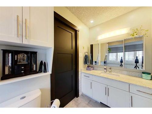 604 2 Avenue Nw, Slave Lake, AB - Indoor Photo Showing Bathroom