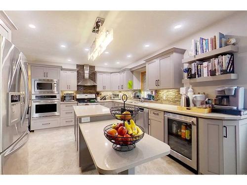 604 2 Avenue Nw, Slave Lake, AB - Indoor Photo Showing Kitchen With Upgraded Kitchen