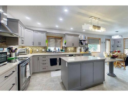 604 2 Avenue Nw, Slave Lake, AB - Indoor Photo Showing Kitchen With Upgraded Kitchen