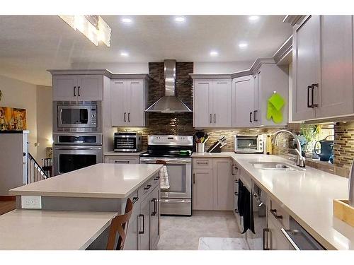 604 2 Avenue Nw, Slave Lake, AB - Indoor Photo Showing Kitchen With Double Sink