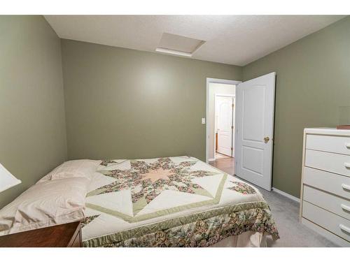 170 Sitar Crescent, Hinton, AB - Indoor Photo Showing Bedroom