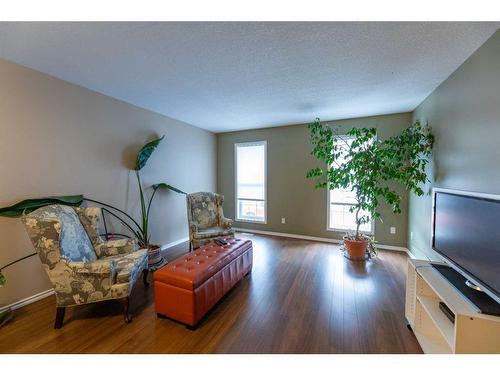 170 Sitar Crescent, Hinton, AB - Indoor Photo Showing Living Room