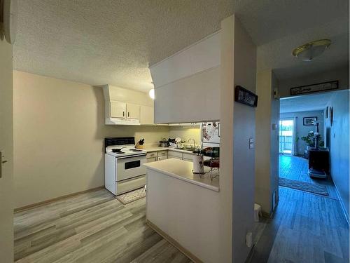 14-5429 10 Avenue, Edson, AB - Indoor Photo Showing Kitchen