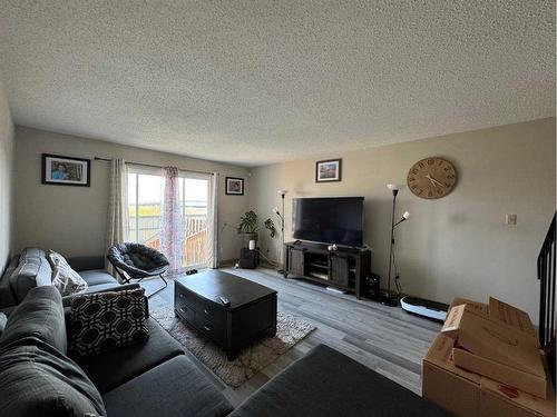 14-5429 10 Avenue, Edson, AB - Indoor Photo Showing Living Room