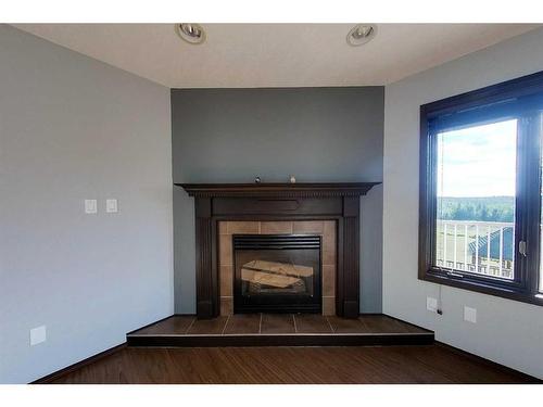 18321 Highway 16 E, Rural Yellowhead County, AB - Indoor Photo Showing Living Room With Fireplace