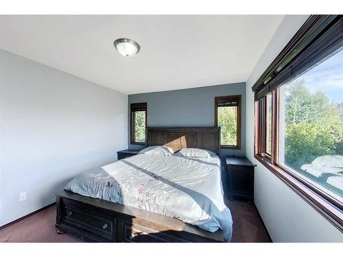 18321 Highway 16 E, Rural Yellowhead County, AB - Indoor Photo Showing Bedroom