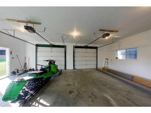 18321 Highway 16 E, Rural Yellowhead County, AB - Indoor Photo Showing Garage