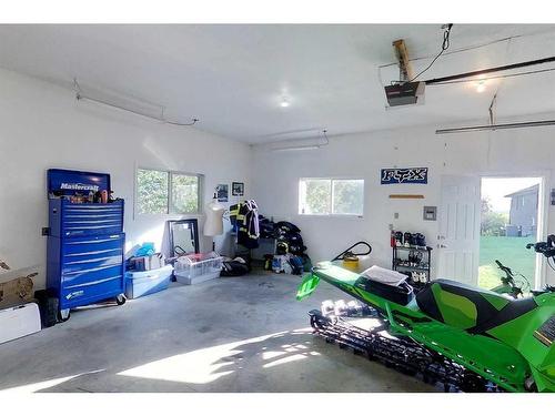 18321 Highway 16 E, Rural Yellowhead County, AB - Indoor Photo Showing Garage