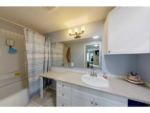 601 1A Avenue Sw, Slave Lake, AB - Indoor Photo Showing Bathroom