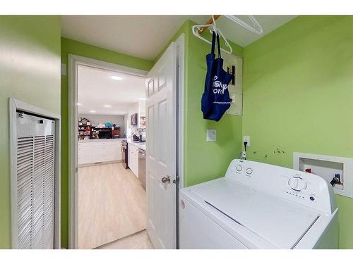 601 1A Avenue Sw, Slave Lake, AB - Indoor Photo Showing Laundry Room