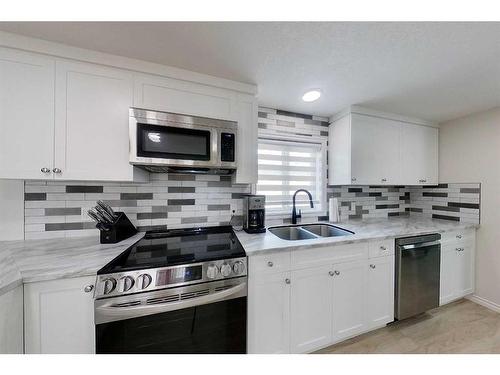 601 1A Avenue Sw, Slave Lake, AB - Indoor Photo Showing Kitchen With Double Sink