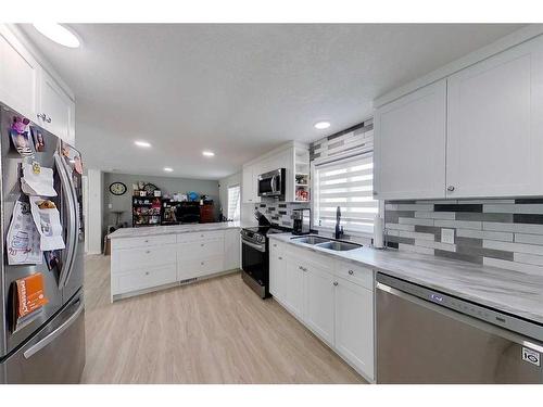 601 1A Avenue Sw, Slave Lake, AB - Indoor Photo Showing Kitchen With Double Sink