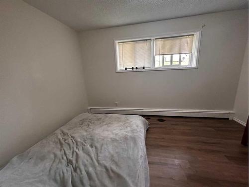 4816 A&B 54 Street, Athabasca, AB - Indoor Photo Showing Bedroom