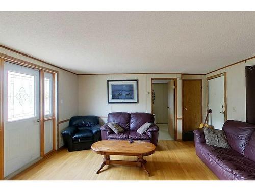 2756 Strawberry Lane, Wabasca, AB - Indoor Photo Showing Living Room