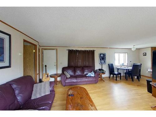 2756 Strawberry Lane, Wabasca, AB - Indoor Photo Showing Living Room