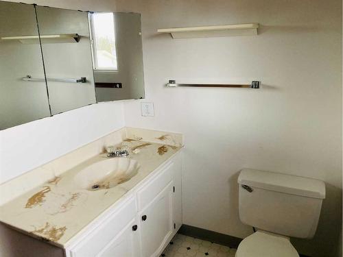 10 Blueberry Drive, Whitecourt, AB - Indoor Photo Showing Bathroom