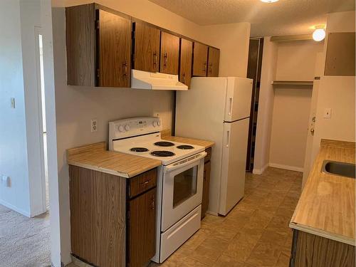 109B-5611 9 Avenue, Edson, AB - Indoor Photo Showing Kitchen