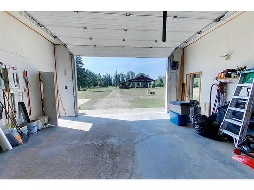 17506 Township Road 540, Rural Yellowhead County, AB - Indoor Photo Showing Garage