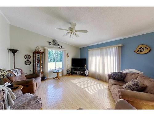 17506 Township Road 540, Rural Yellowhead County, AB - Indoor Photo Showing Living Room