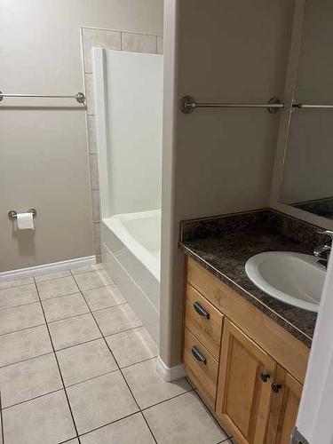 14-9 Leedy Drive, Whitecourt, AB - Indoor Photo Showing Bathroom