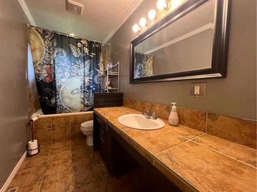 5004 52Nd Avenue, Peers, AB - Indoor Photo Showing Bathroom