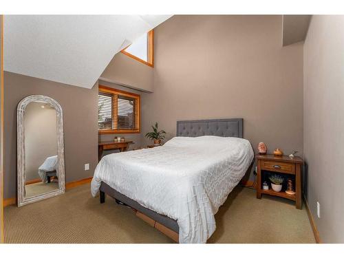 316-106 Stewart Creek Landing, Canmore, AB - Indoor Photo Showing Bedroom