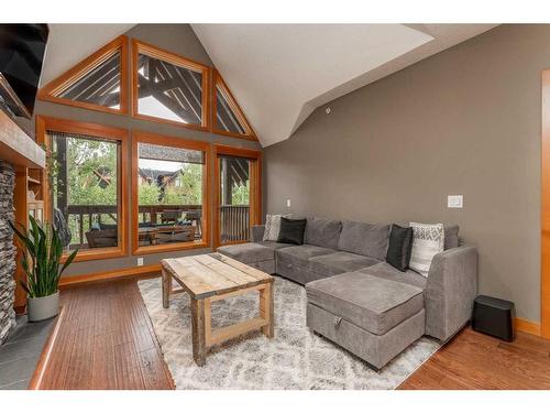 316-106 Stewart Creek Landing, Canmore, AB - Indoor Photo Showing Living Room