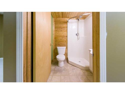 5611 48 Street, Whitecourt, AB - Indoor Photo Showing Bathroom