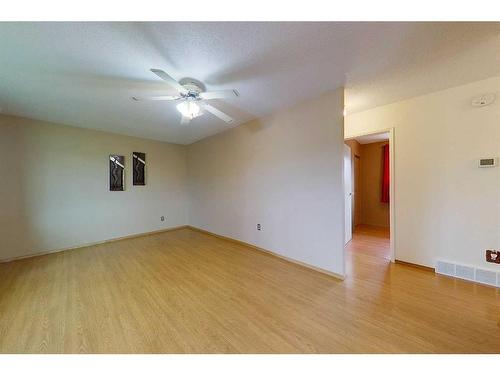 305 7 Street Se, Slave Lake, AB - Indoor Photo Showing Other Room