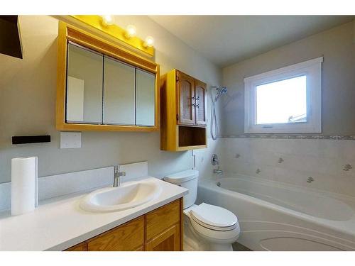 305 7 Street Se, Slave Lake, AB - Indoor Photo Showing Bathroom