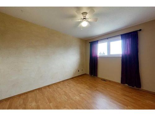 305 7 Street Se, Slave Lake, AB - Indoor Photo Showing Other Room