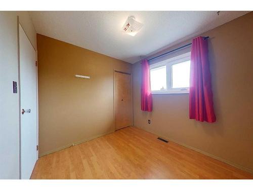 305 7 Street Se, Slave Lake, AB - Indoor Photo Showing Other Room