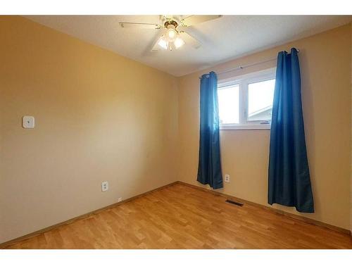 305 7 Street Se, Slave Lake, AB - Indoor Photo Showing Other Room