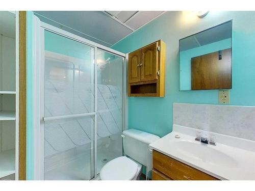 305 7 Street Se, Slave Lake, AB - Indoor Photo Showing Bathroom