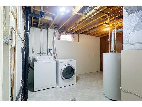 305 7 Street Se, Slave Lake, AB - Indoor Photo Showing Laundry Room