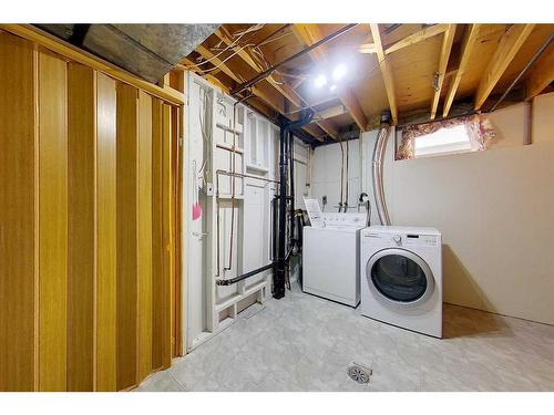 305 7 Street Se, Slave Lake, AB - Indoor Photo Showing Laundry Room