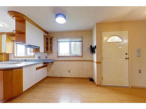 305 7 Street Se, Slave Lake, AB - Indoor Photo Showing Kitchen With Double Sink