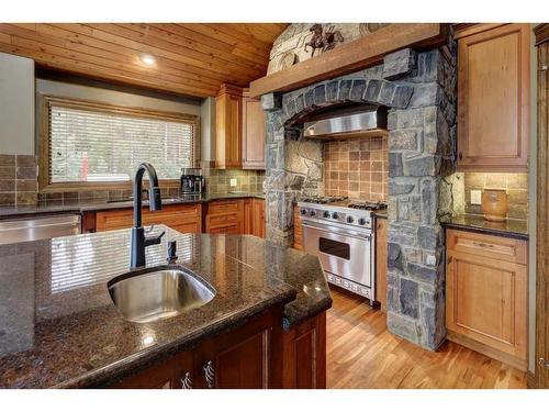 220 Miskow Close, Canmore, AB - Indoor Photo Showing Kitchen