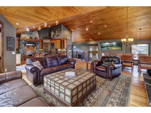 220 Miskow Close, Canmore, AB - Indoor Photo Showing Living Room